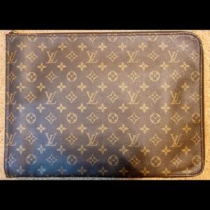 Louis Vuitton 
Monogram Poche Documents Portfolio